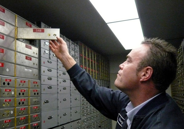 What to Keep in a Bank Safe Deposit Box