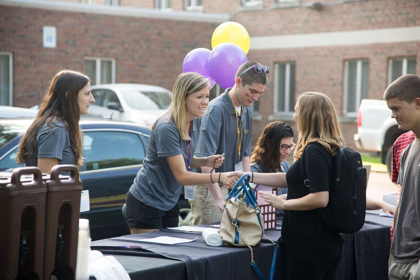 Avoid 6 Checking Mistakes With These Solid Student Banking Tips