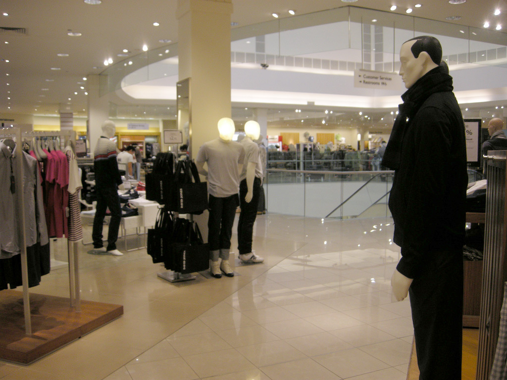 Know These Store Credit Card Pros and Cons Before You Get to the Register