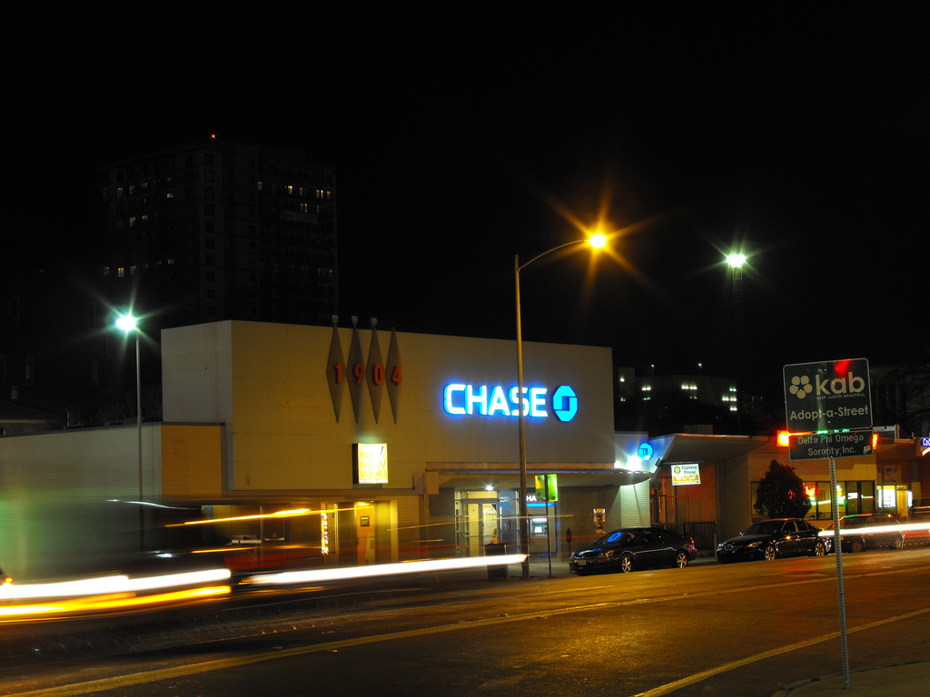 Important Decisions to Make When Picking a Bank