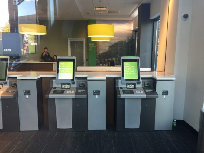 Bank Tellers Reveal the 10 Naughtiest Customer Habits