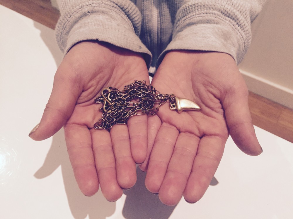 This 7-Year-Old Girl Stole a Necklace. You Won’t Believe What the Store Owner Did. So Sweet!