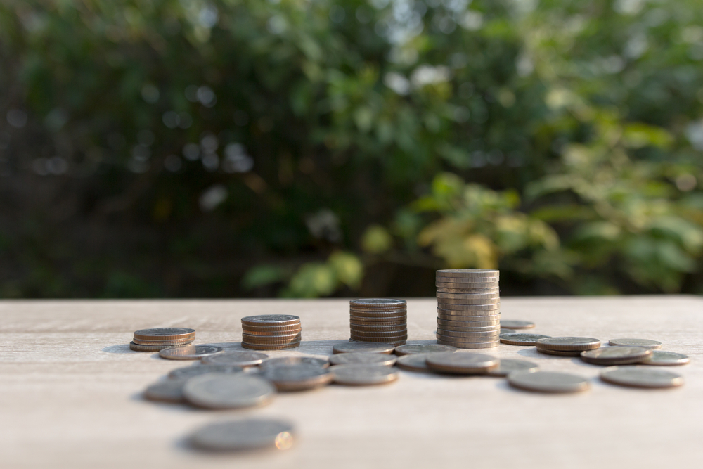 Savings Account vs. Roth IRA: Which is Better?