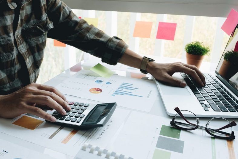 Should You Split Contributions Between Traditional and Roth 401(k)s?