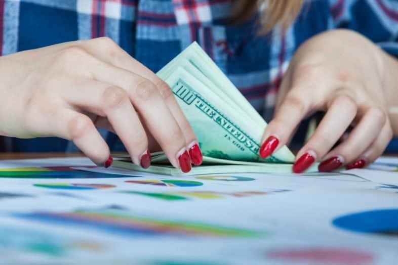 Choosing Between Fixed-Rate Savings and Bond Investments: A Complete Guide