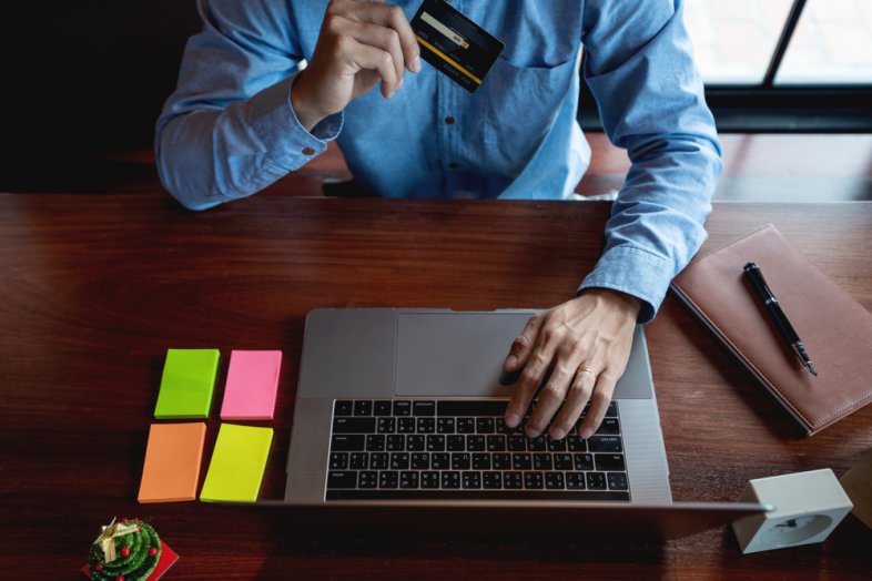 Business Credit Card vs. Business Debit Card: Compare the Pros and Cons