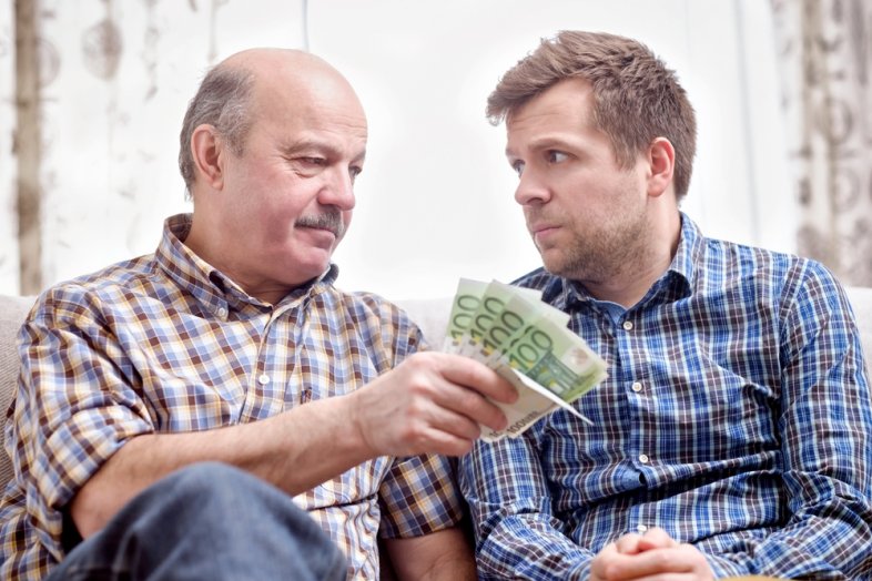 Study: How Much Money Would You Lend to Family or Close Friends?