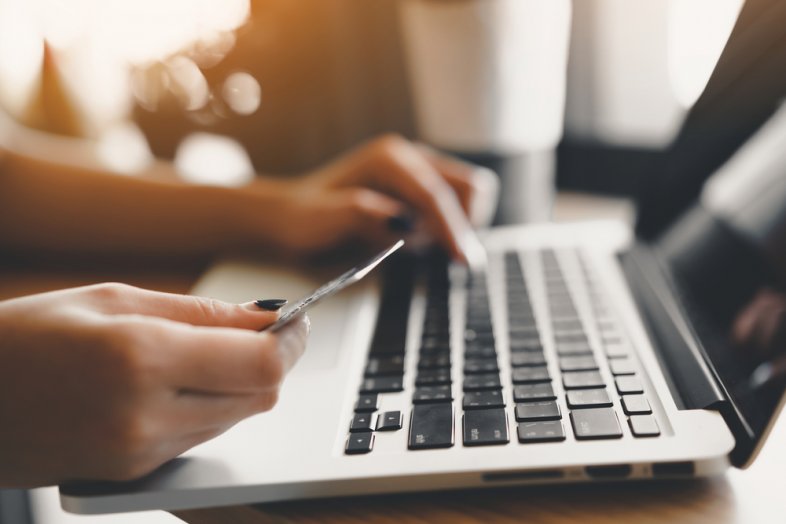 Which Credit Cards Provide Card Numbers Instantly After Approval?