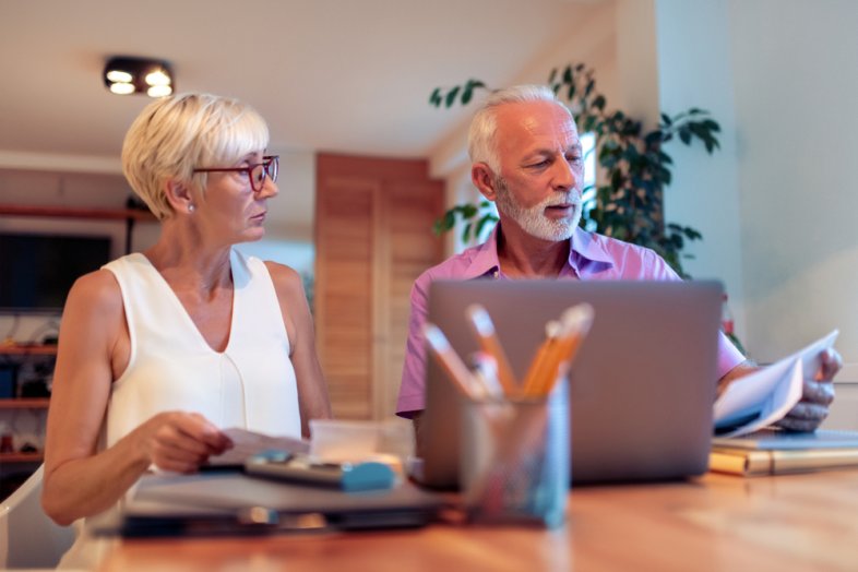 Universal Life Insurance: Pros vs. Cons to Consider