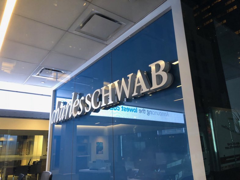 Charles Schwab Brokerage 2026 Review