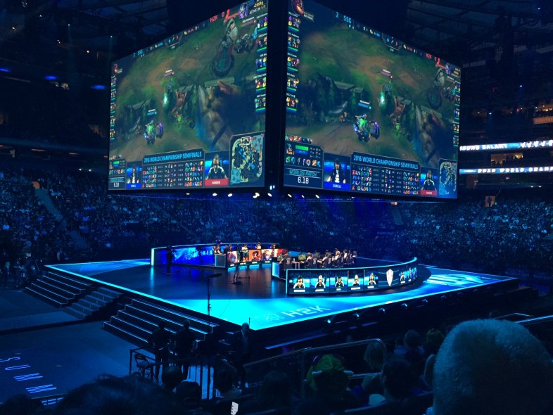 How to Invest in Esports Stocks and the Competitive Gaming Industry