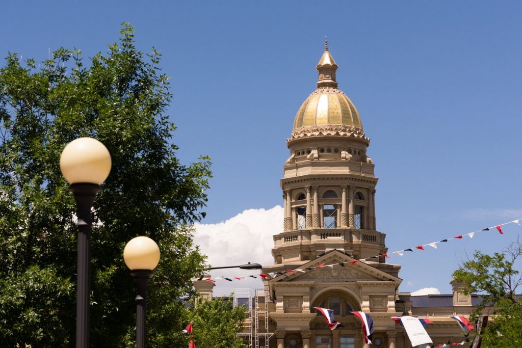 The Best Checking Accounts in Wyoming for 2026