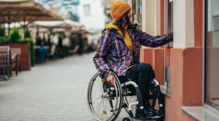 What are the key benefits of a money market account?